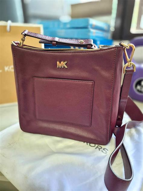 michael michael kors gloria leather messenger|Gloria Leather Messenger .